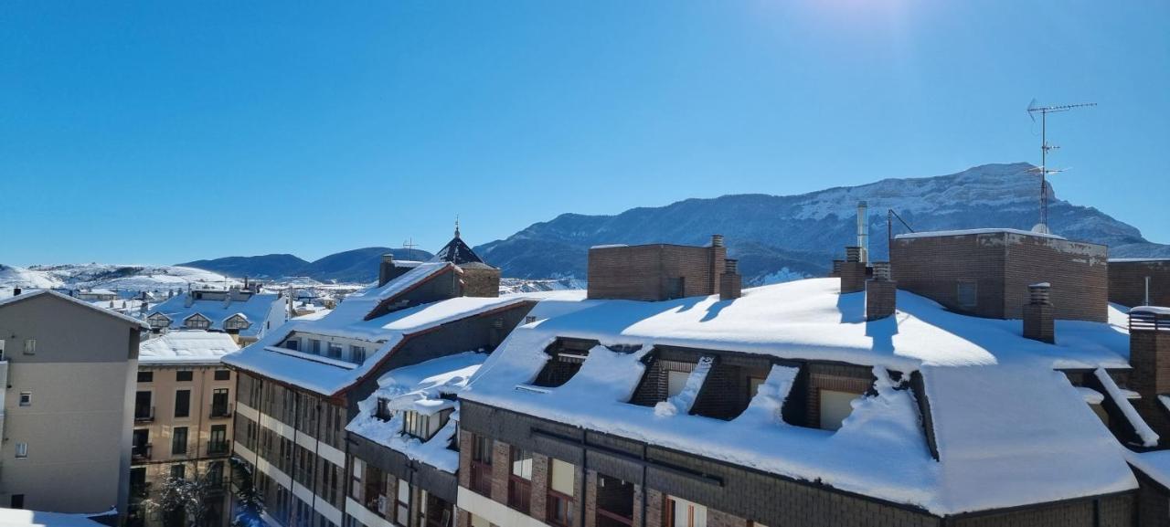 Apartmán Flor De Nieve Jaca Exteriér fotografie